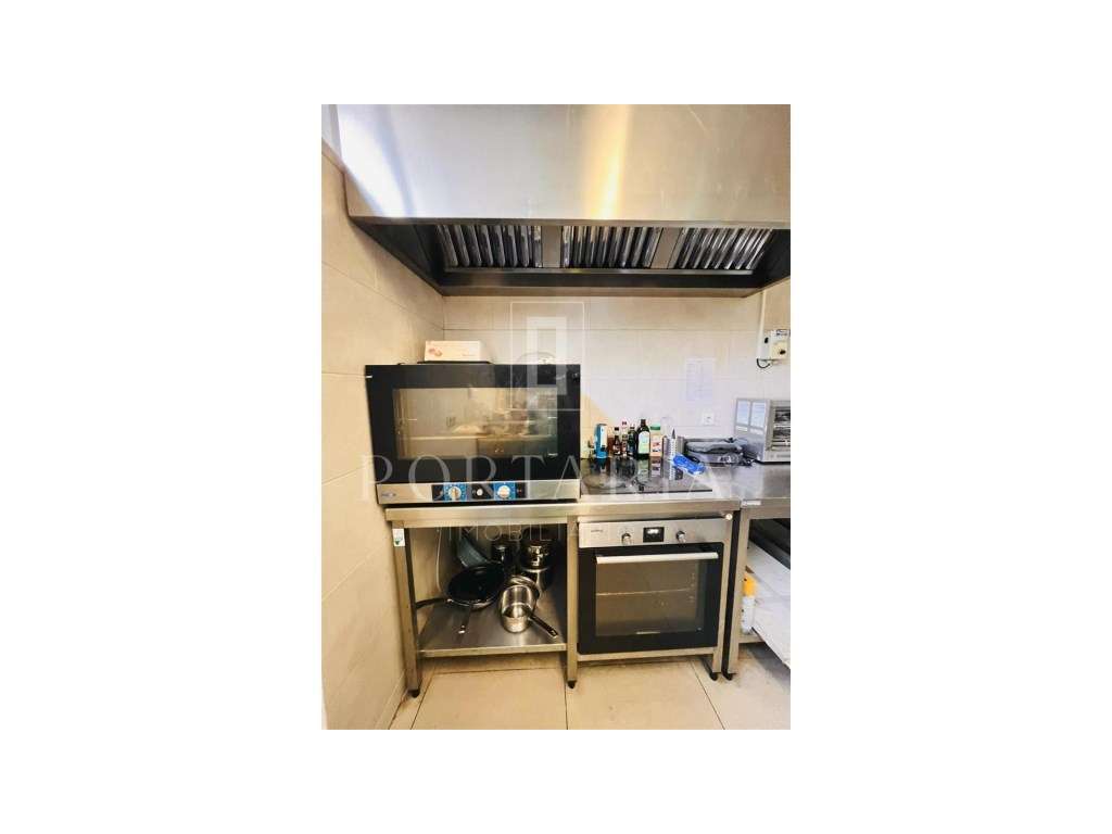 Café \ Restaurante para Trespasse no Centro de Aveiro-19