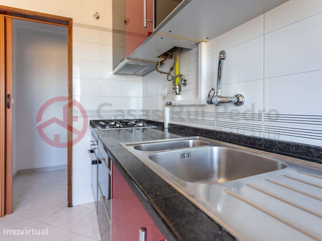 T2 Remodelado com Vista Deslumbrante sobre a Baía do Seixal, Amora - Grande imagem: 4/25