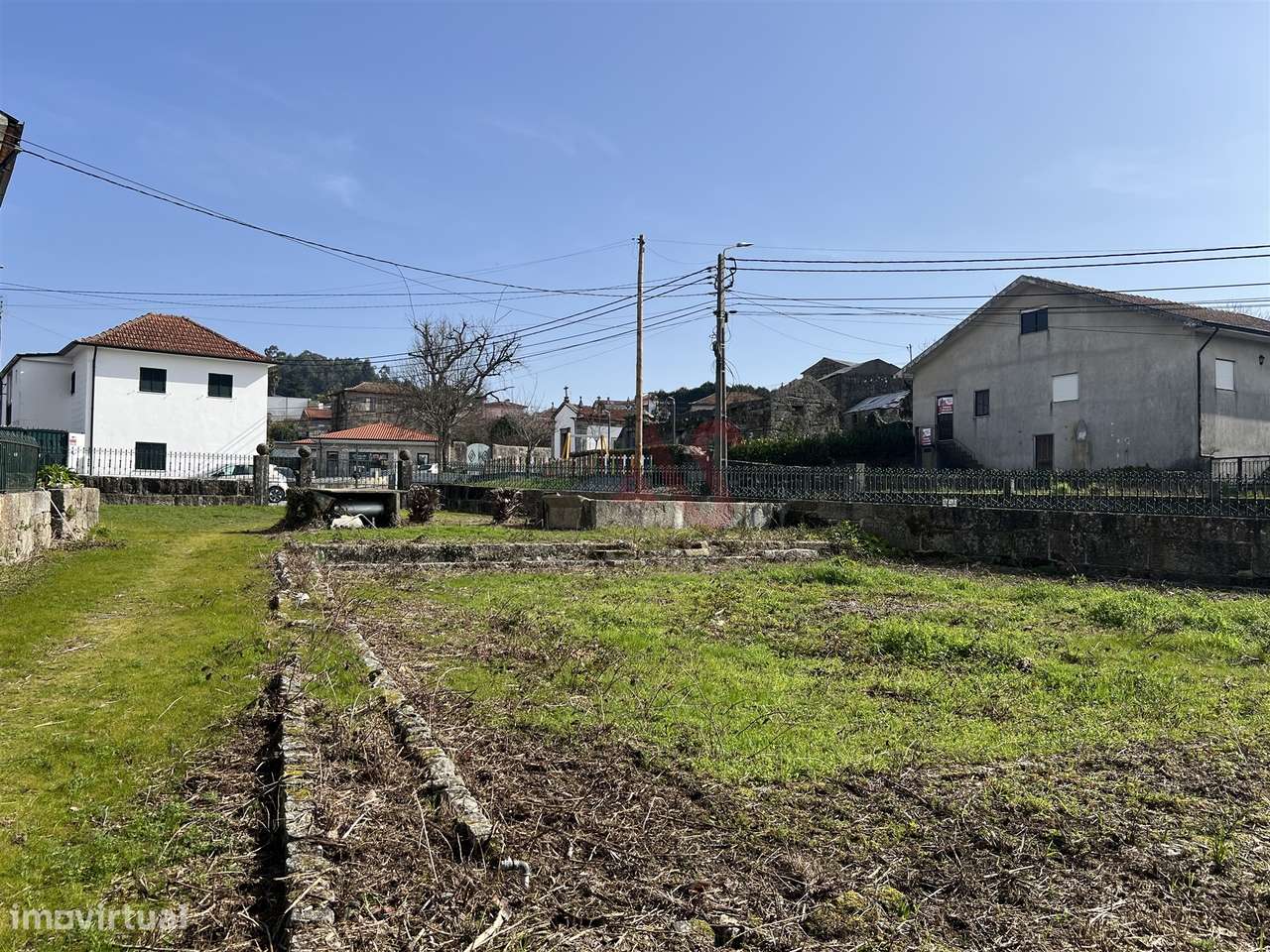 Moradia T4 com Piscina e Terreno de 2.407m² | Raimonda, Paços de Ferre-9