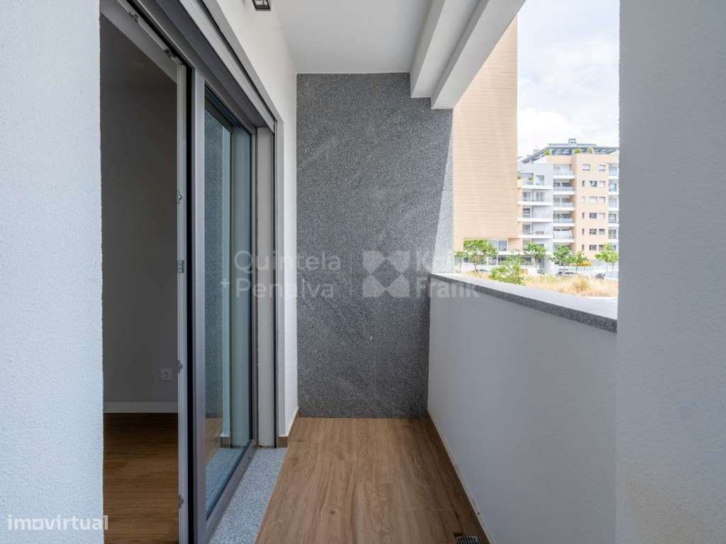 Apartamento T3 com varanda e garagem em Carcavelos - Grande imagem: 3/27