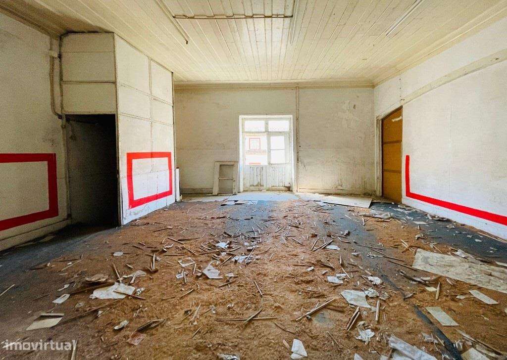 Prédio em zona da Alta - Grande imagem: 3/22