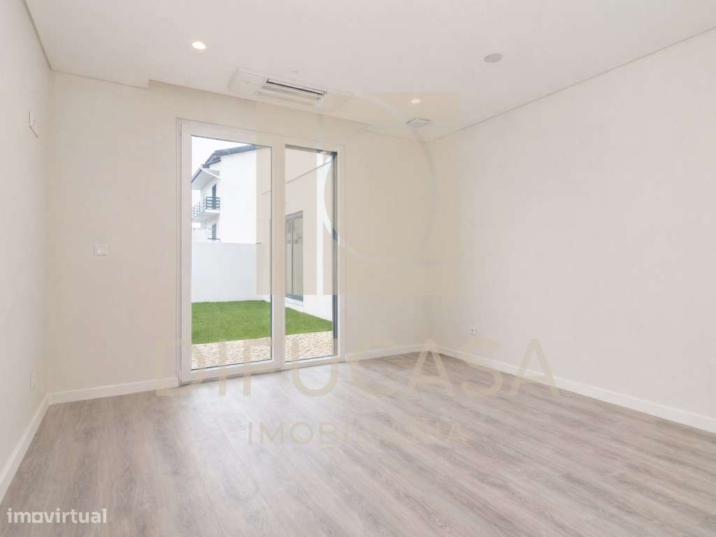 Moradia Isolada T4 c/ Piscina e Garagem-20