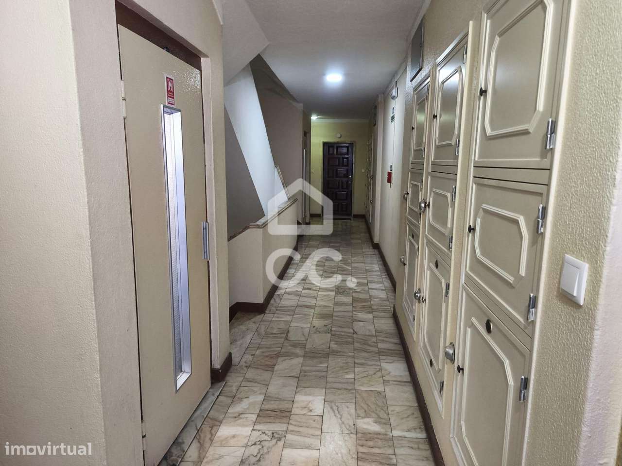T3 Renovado com 3 Varandas na Amadora-32