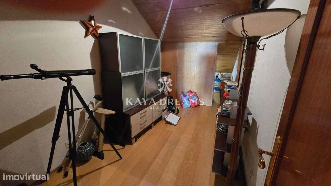 PRÉDIO COMPOSTO POR 4 PISOS EM EXCELENTE ESTADO, CAMARATE, LOURES-17