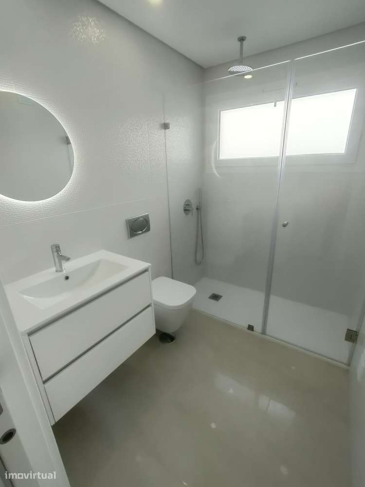 Moradia Geminada T4 com Piscina - Grande imagem: 4/33