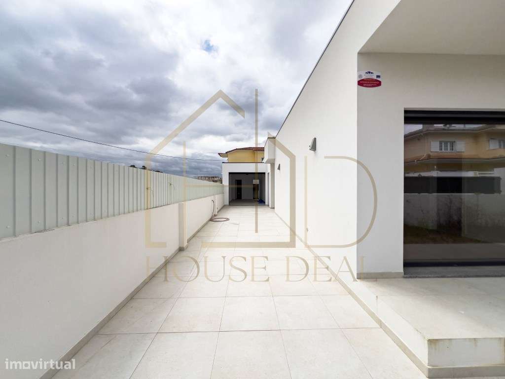 Moradia Isolada T3 com Garagem e Piscina. REDONDOS. Fernão Ferro - Grande imagem: 5/28