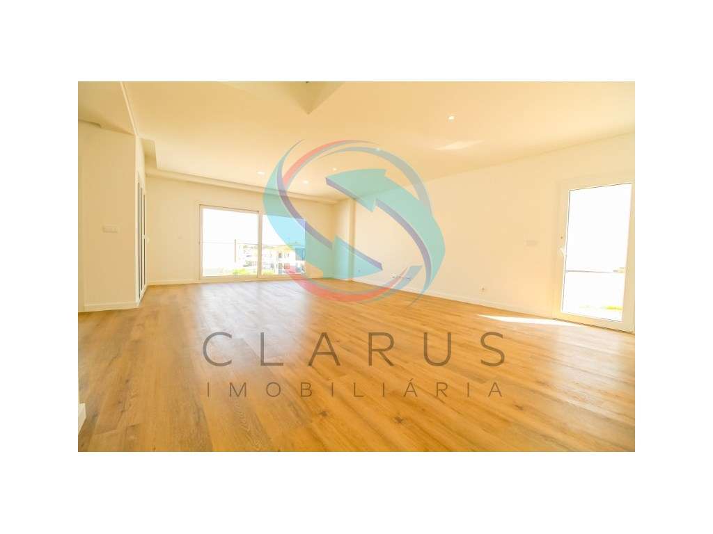 Moradia geminada em Vale de Milhaços-7