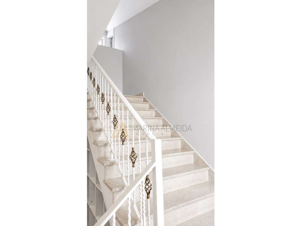 Moradia t4 com 2 pisos ( 5 assoalhadas), com 228m2, Piscina aquecid...-17