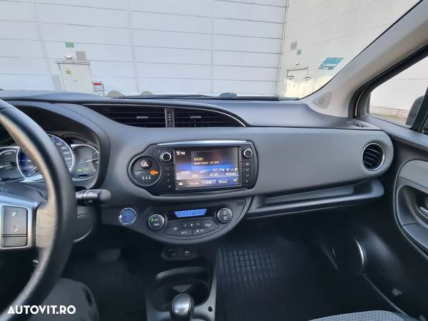 Toyota Yaris 1.5 VVT-i HSD Sol - 4