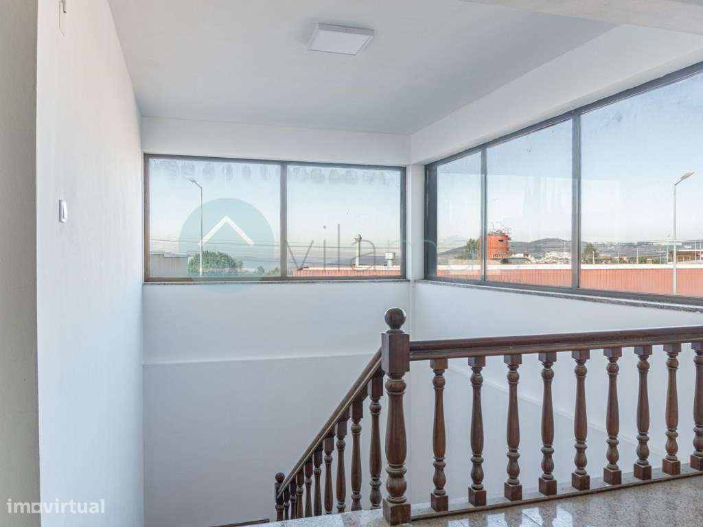 Armazém com 6 935m2 em Rebordosa-14