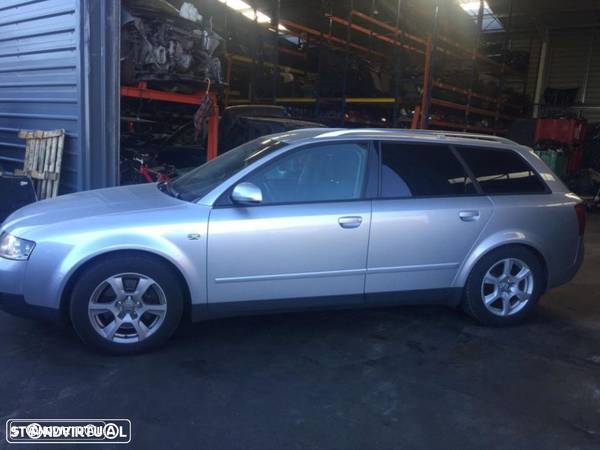 Audi A4 avant 2.4 V6 de 2003 para peças - 2