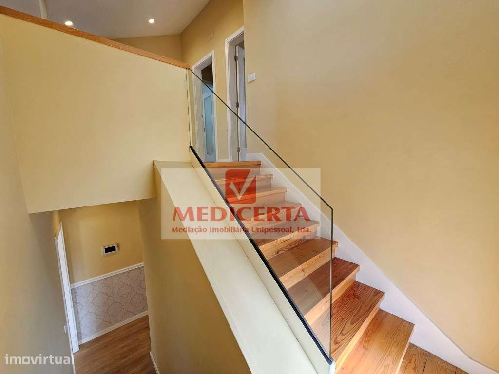 Massamá - Centro T3 Duplex(140m2) Totalmente remodelado-6