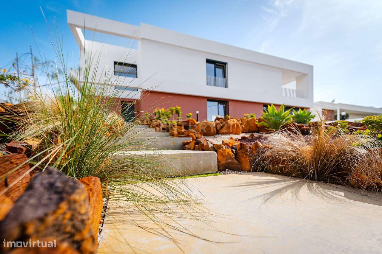 Moradia T4 em Fernão Ferro, Seixal, com Piscina e enorme Jardim-6