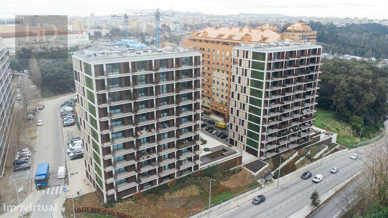 Apartamento T4 com vistas de mar e rio-34