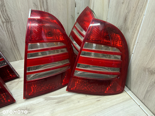 LAMPA TYLNA PRAWA SKODA SUPERB I - 3