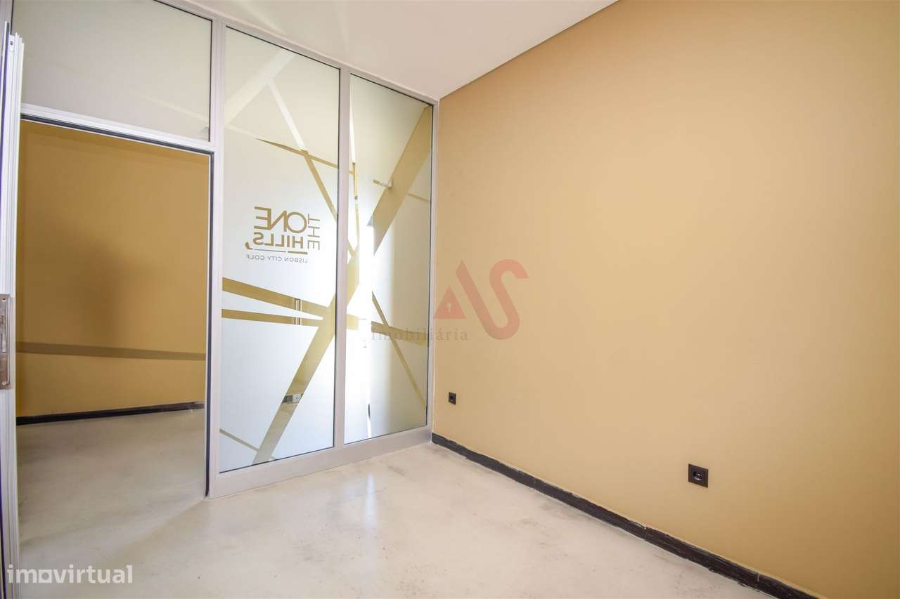 Gabinete de 10 m² para arrendar no THE ONE Hills Lisbon City Golf - Grande imagem: 3/6