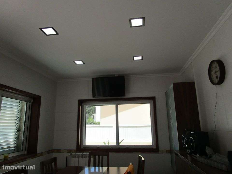 Moradia T4 - Quinta das Luzes - C/ Piscina-8