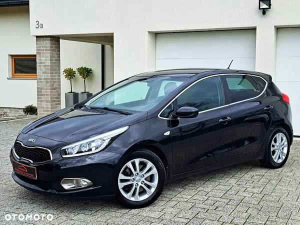 Kia Ceed 1.6 GDI Fifa World Cup Edition - 1