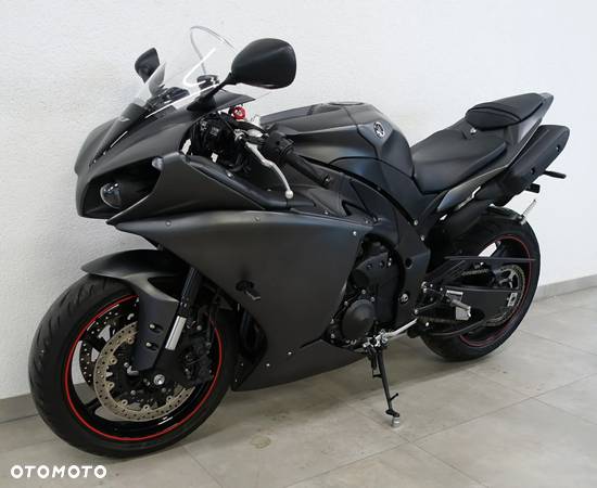 Yamaha R1 - 4