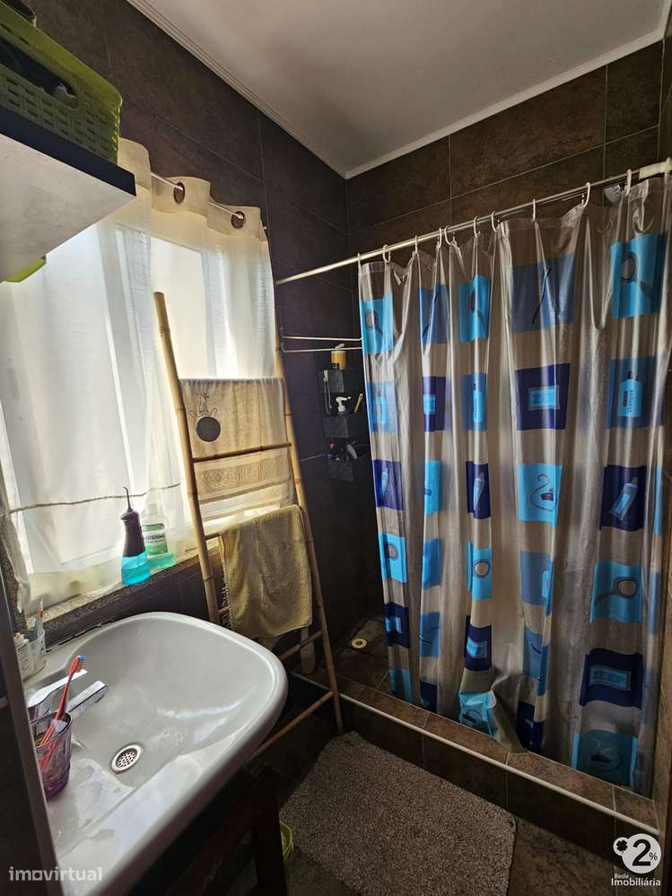 Prédio em propriedade total na Rua Costa Cabral - Porto-17