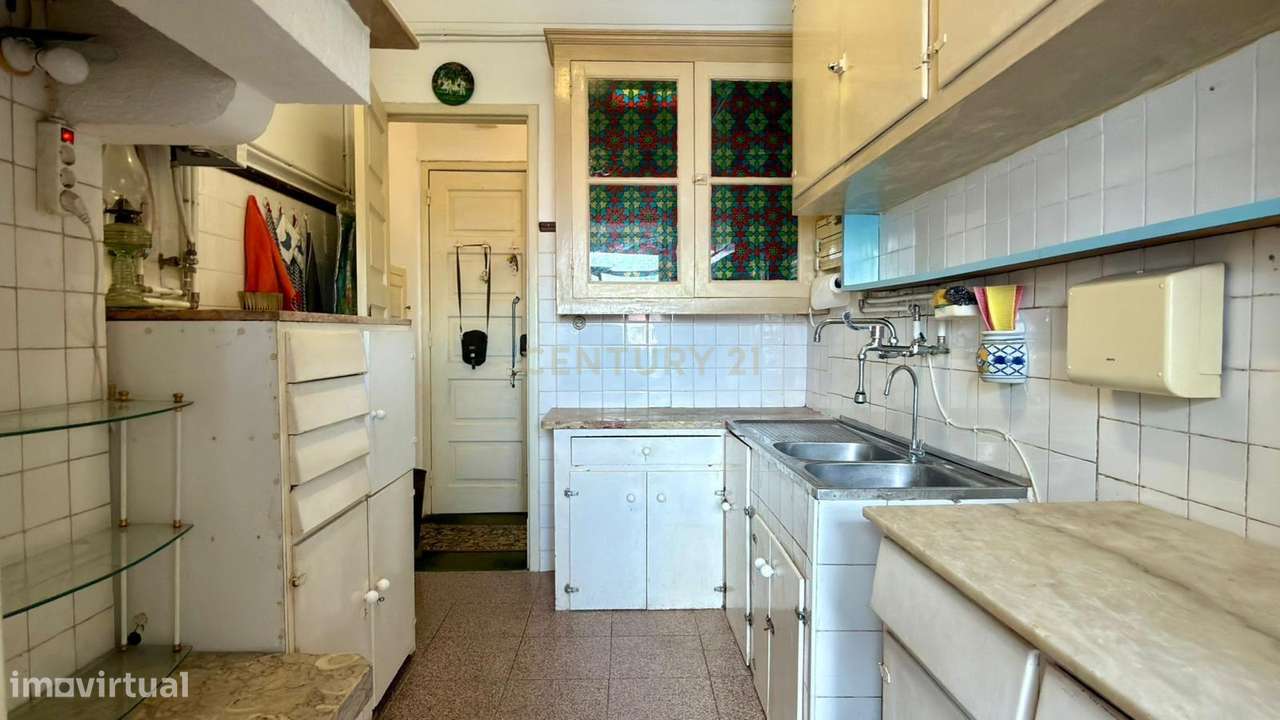 Apartamento T2 para Remodelação, Centro de Almada-13