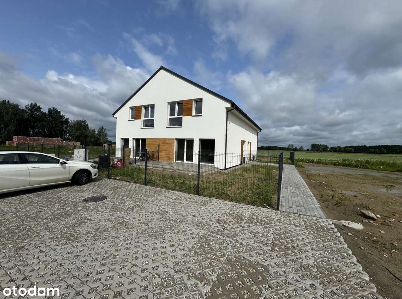 PRZESTRONNE 4 pokoje z opcją pod klucz