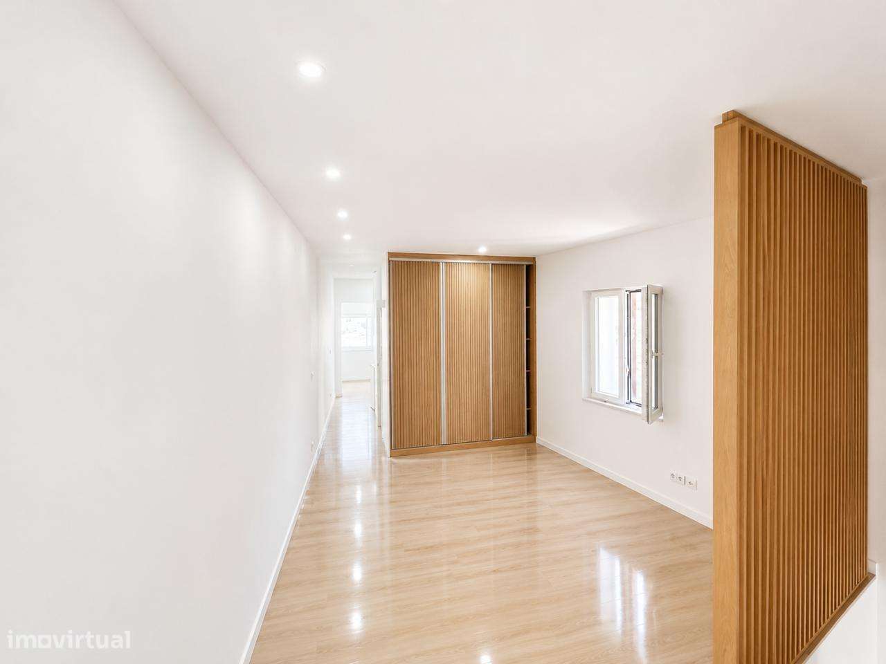 Prédio Renovado com 3 Habitações Independentes-16
