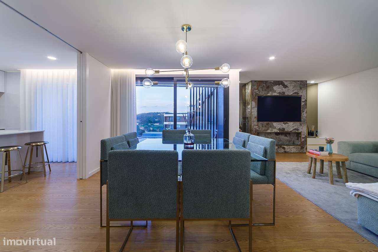 Exclusivo apartamento T3+1 seminovo, com 190m2, três frentes e box-7