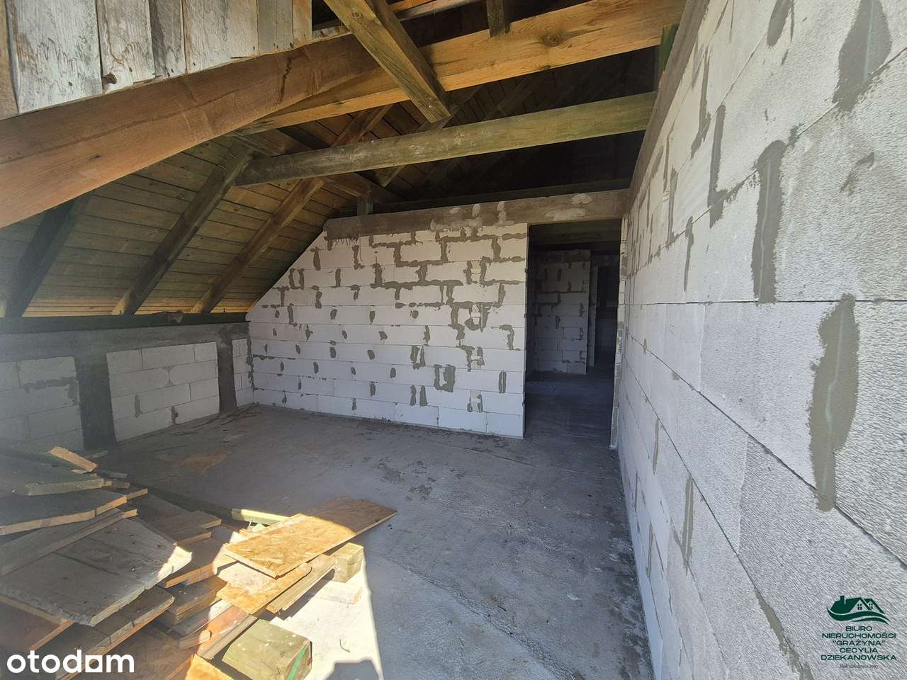 Dom mieszkalny jednorodzinny z garażem dwustanowiskowym  z działką-18