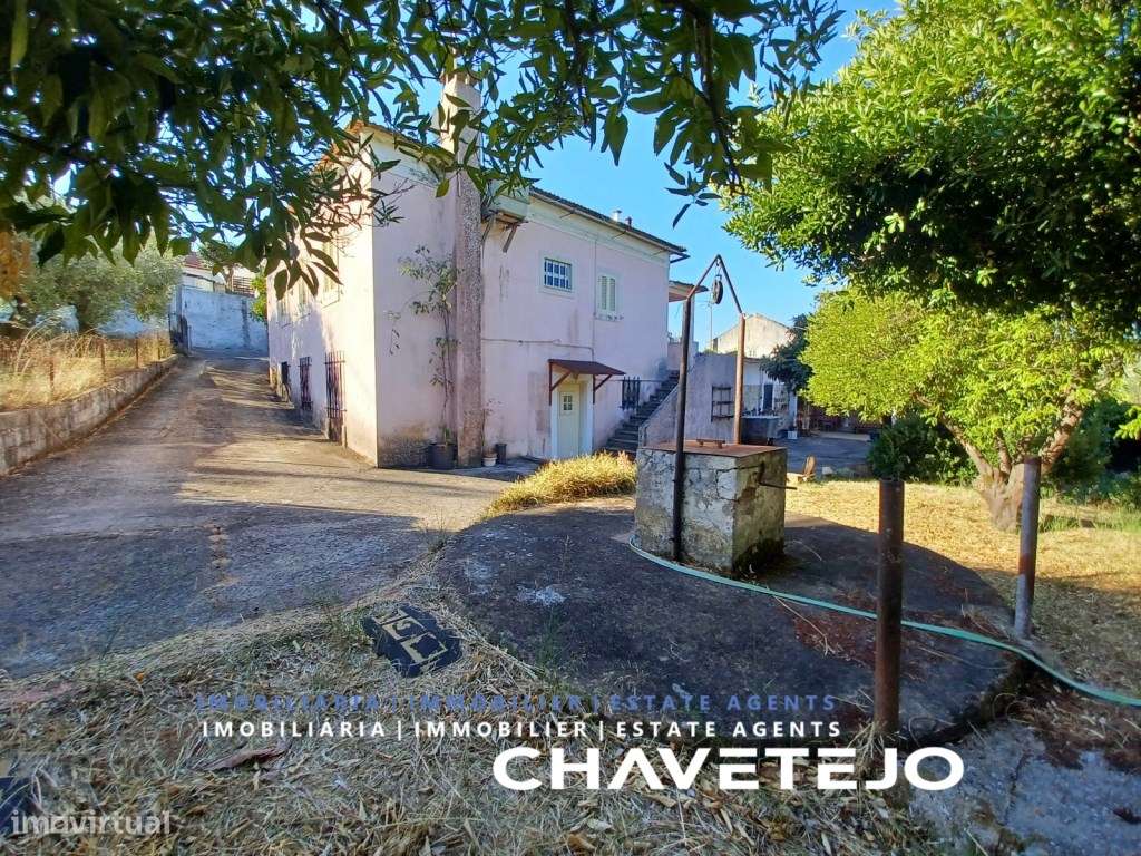 Moradia de 2 pisos com anexos e terreno perto de bons acessos. - Grande imagem: 5/42