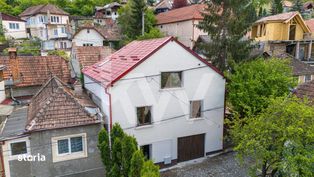 Casa cu 2 Apartamente si garaj in Schei