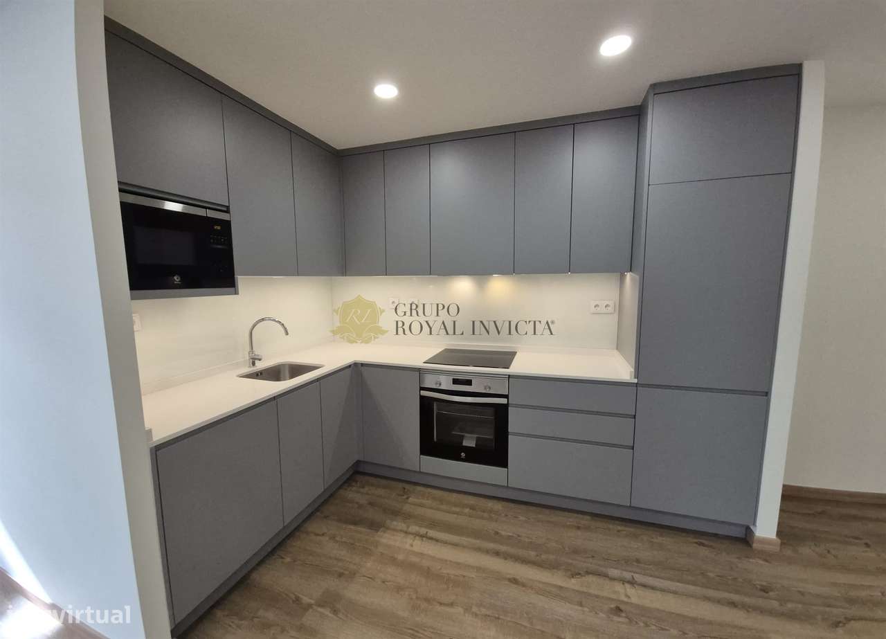 Oportunidade – Apartamento T2 Remodelado no Porto-5