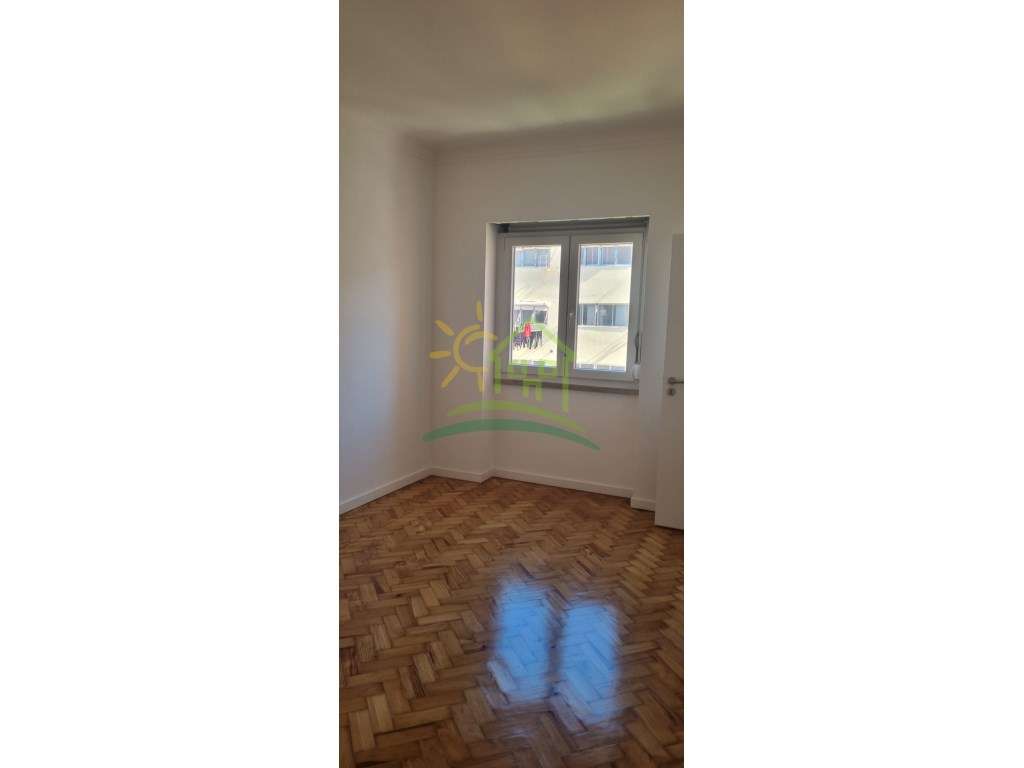 T2 Olival Basto - Grande imagem: 4/26