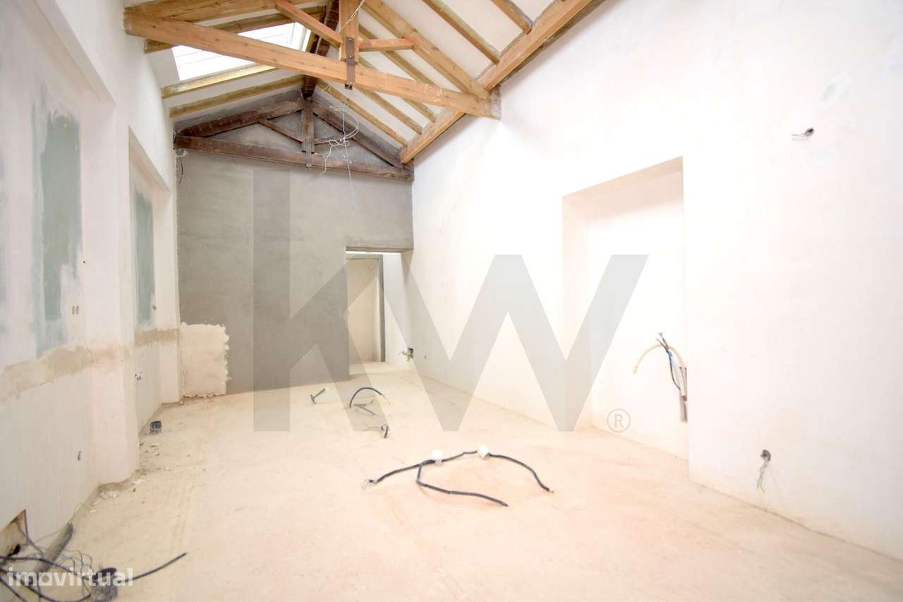 Excelente Loft no Beato - Único, para obras, com elevado potencial-8