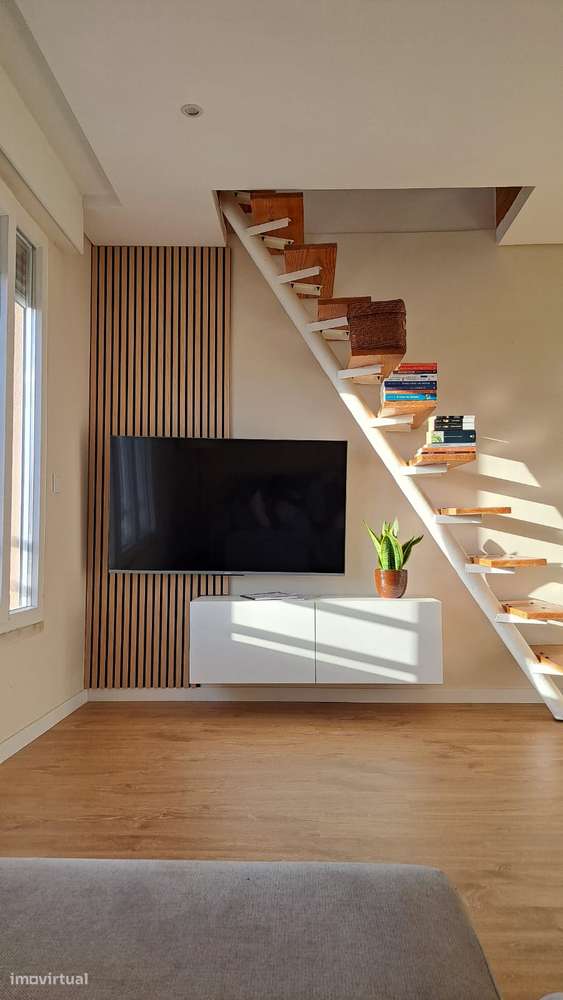 T1+1 Duplex Totalmente Remodelado e Equipado - Último Piso e elevador