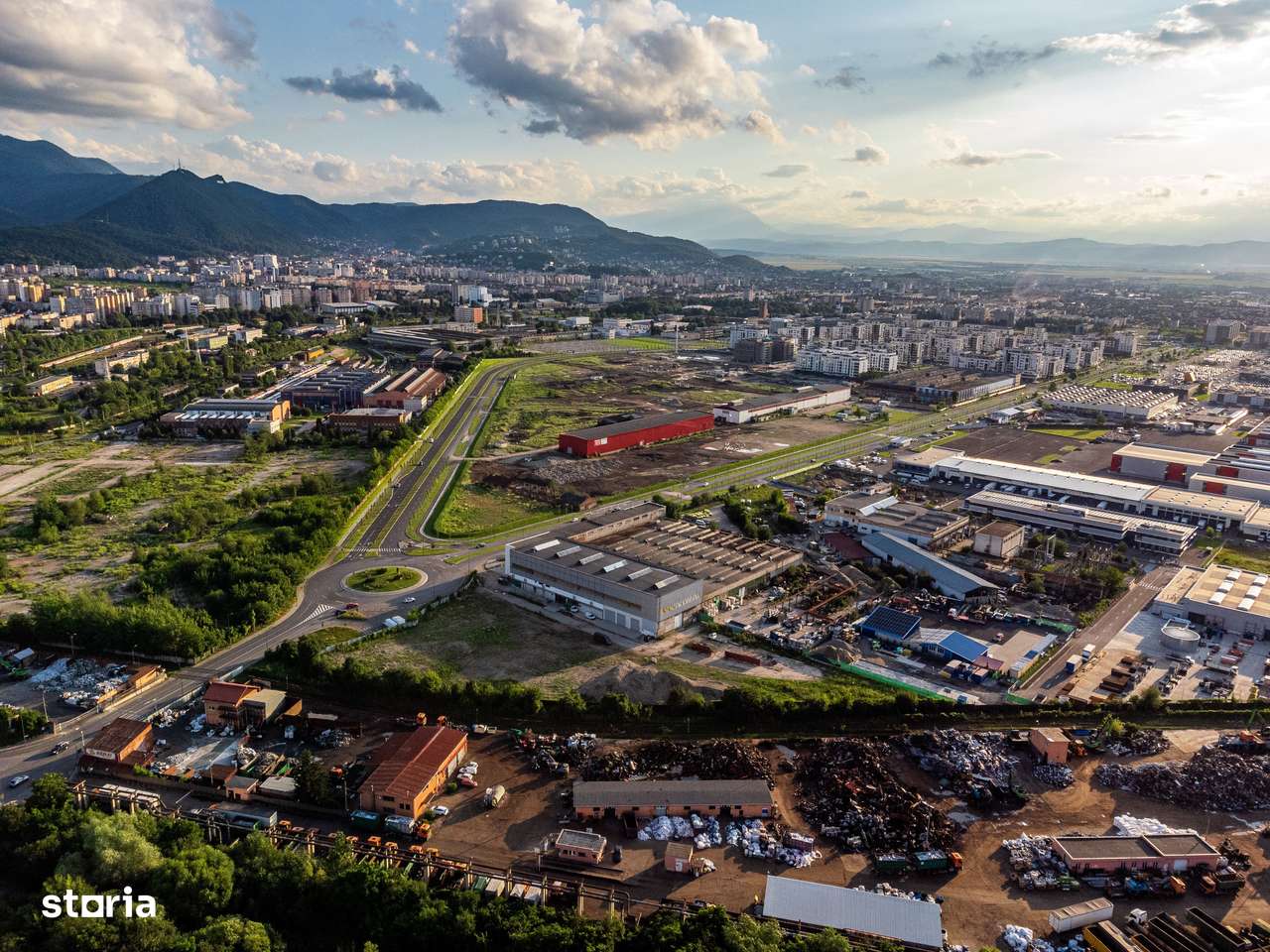 TEREN IN SENS GIRATORIU - Imagine principală: 3/12