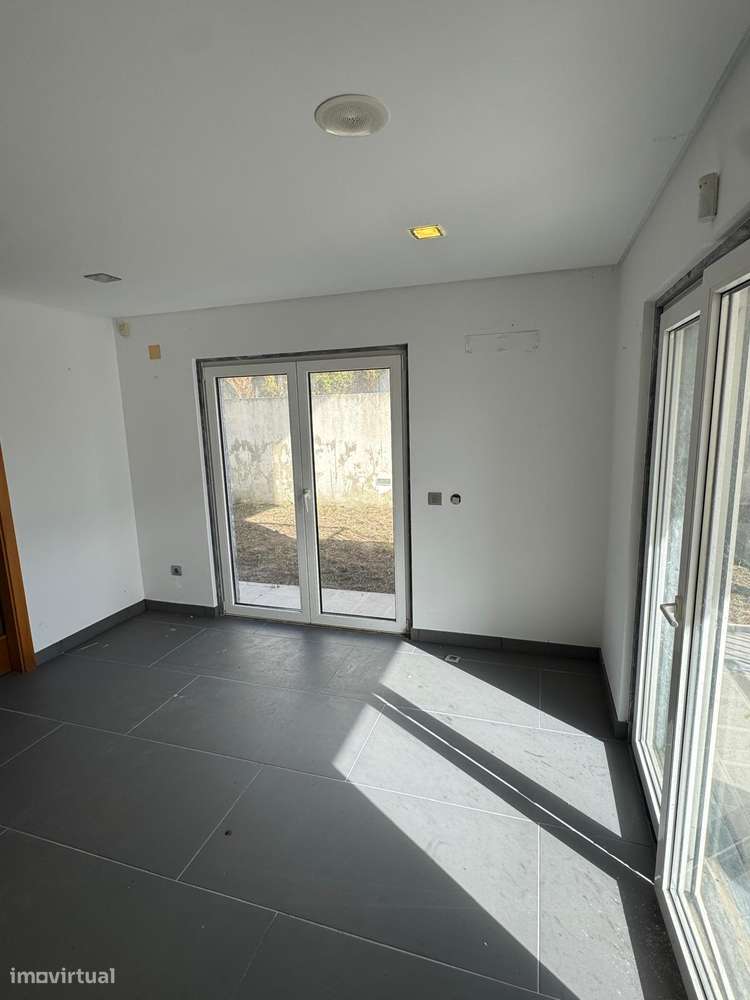 Moradia T5 com piscina, garagem e vista mar em Ericeira-30