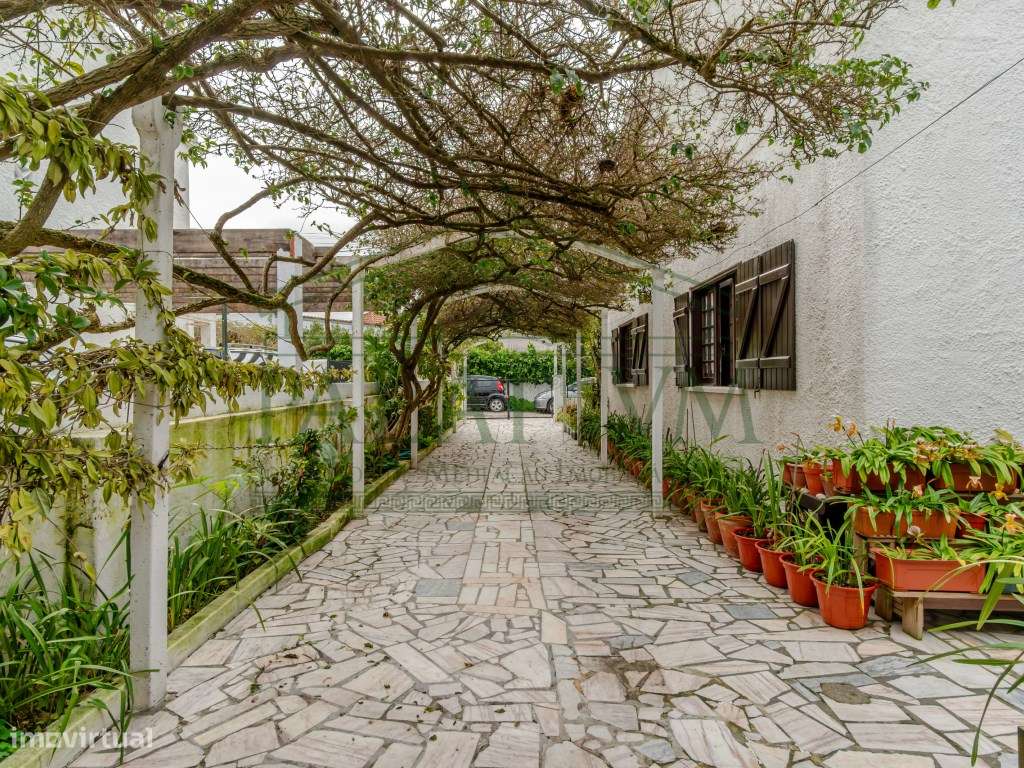 Moradia T5 centro da Charneca da Caparica-28