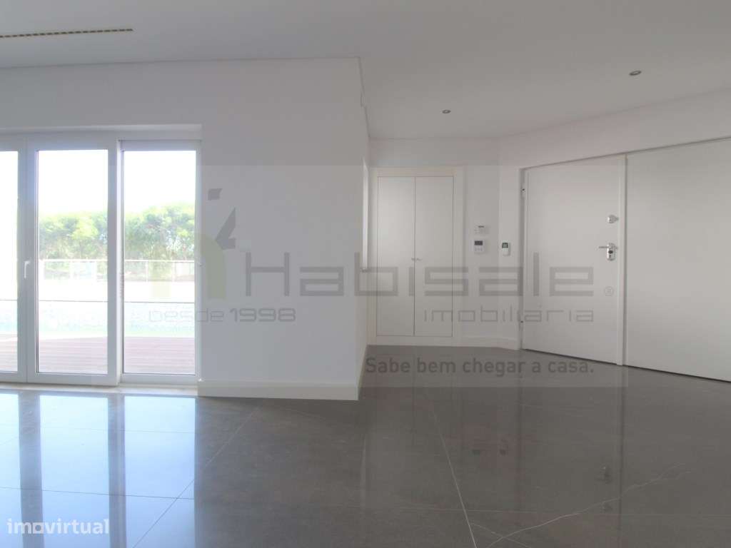 Moradia T4 com lote de 1700 metros no Belas Clube Campo - Grande imagem: 4/53