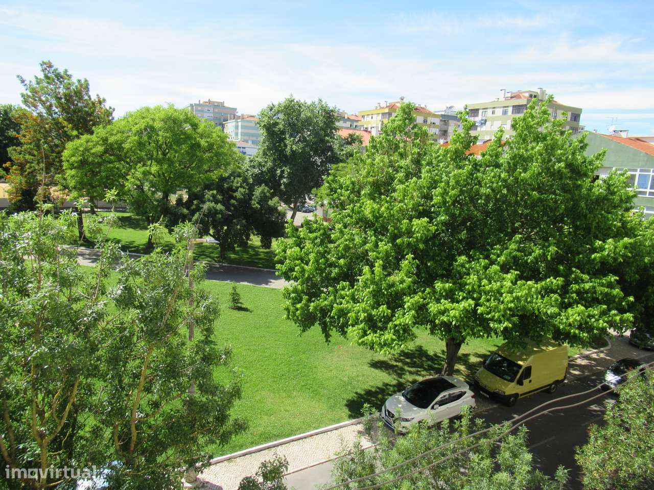 Apartamento T2 renovado na Amora, perto do rio-12