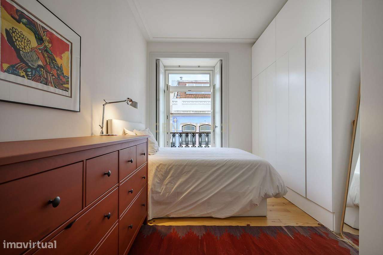 Apartamento T2 de Luxo com Varanda a Sul, Vista Rio e Prédio Totalment-11