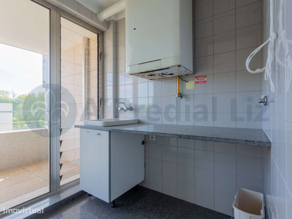 Apartamento T3+1 Duplex - À Av. da Boavista-10