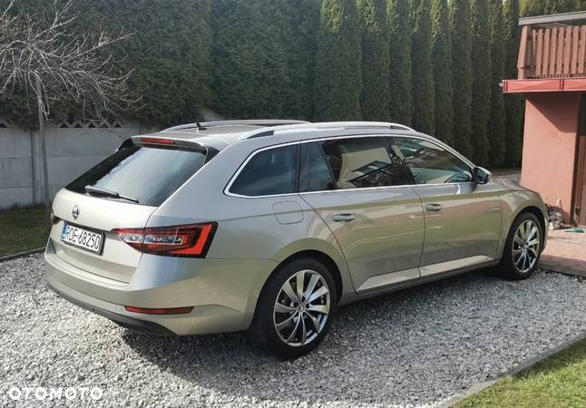 Skoda Superb Combi 1.6 TDI DSG Ambition - 8