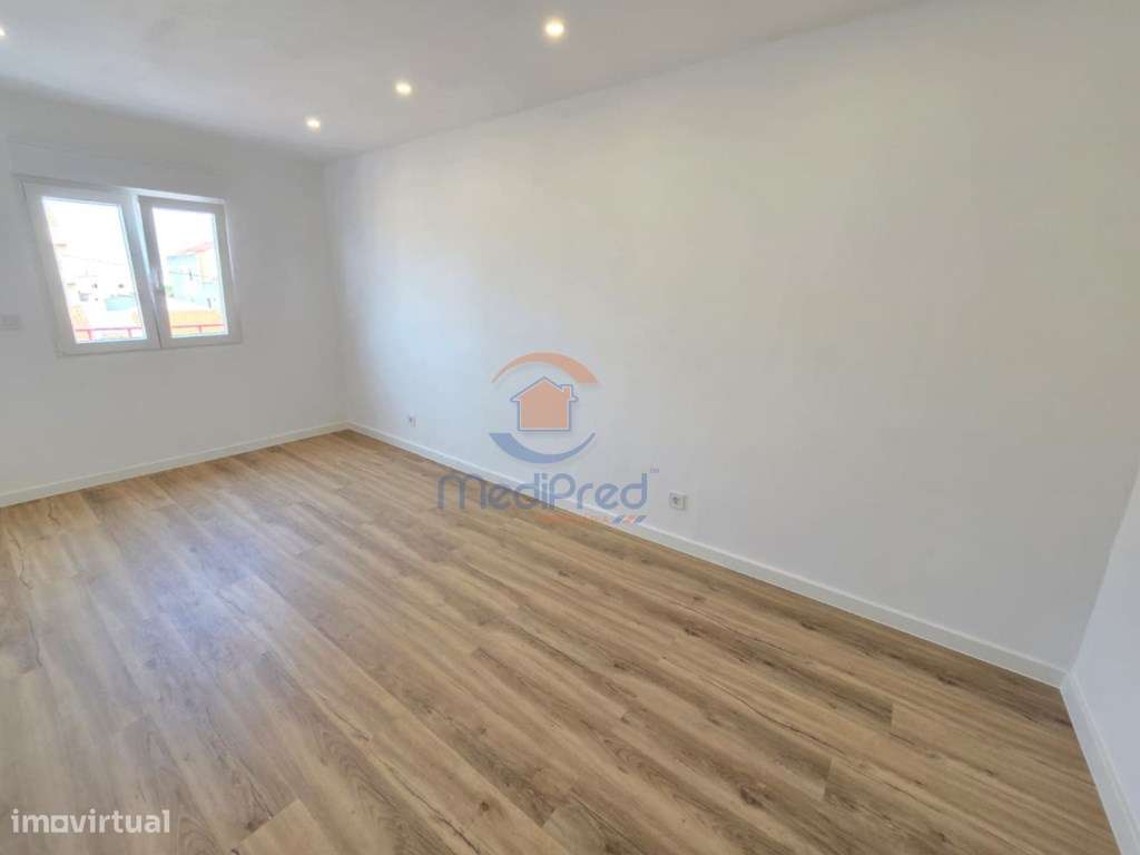 Apartamento T3 Remodelado c/ 2 Varandas | Camarate, Loures - Grande imagem: 4/7