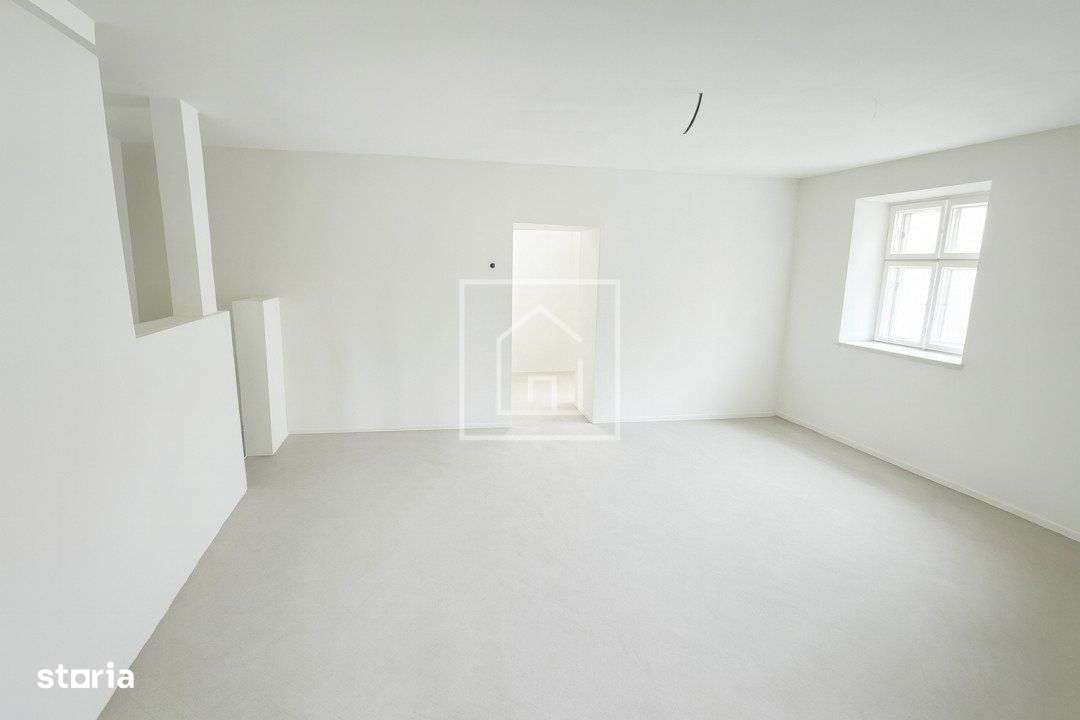 Apartament 4 camere  74 mp, curte si pivinta in Centrul Istoric SB-2