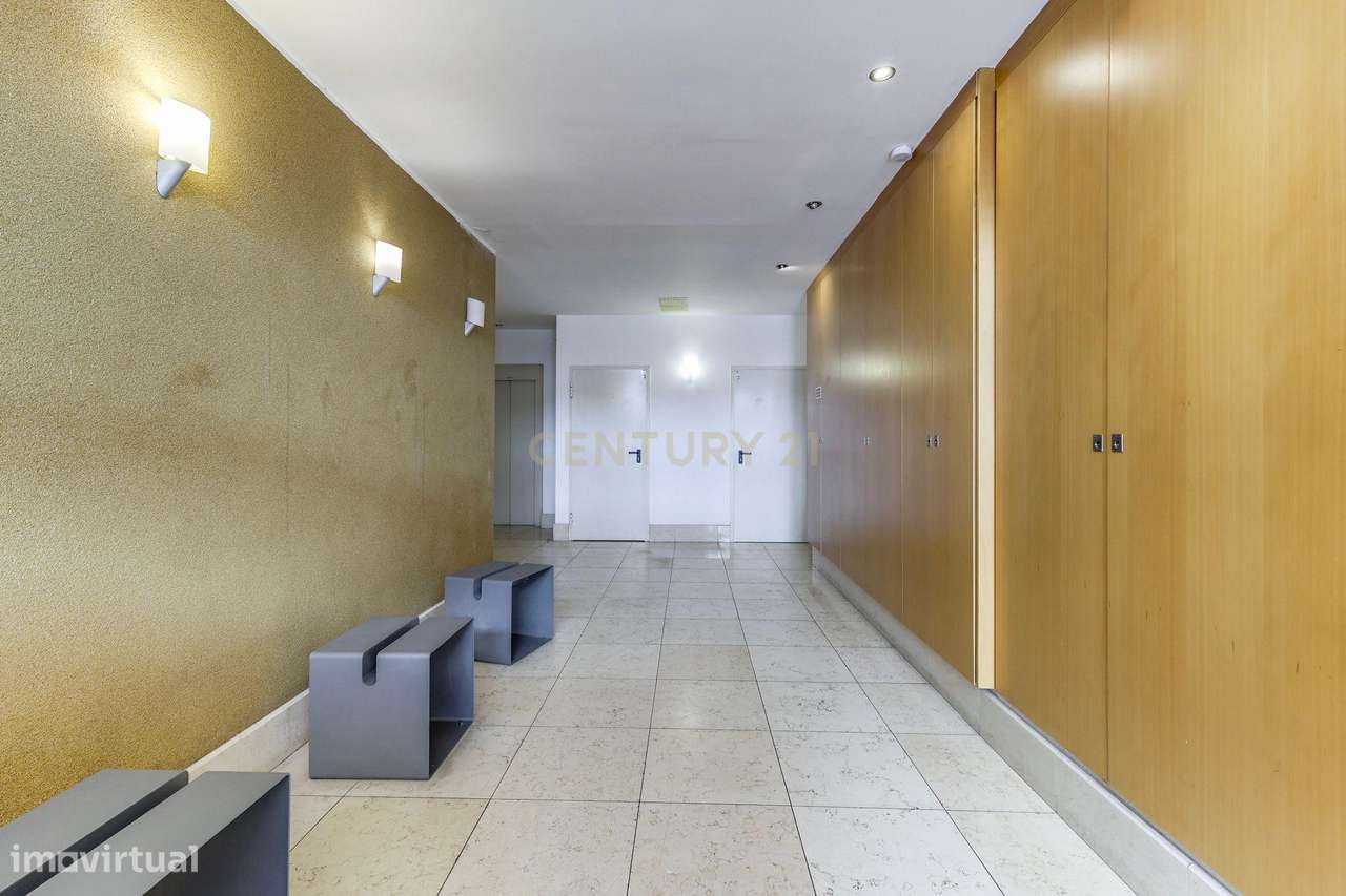 Apartamento T2 transformado em T3, Avenidas Novas ( Bairro do Rêgo), L - Grande imagem: 2/34