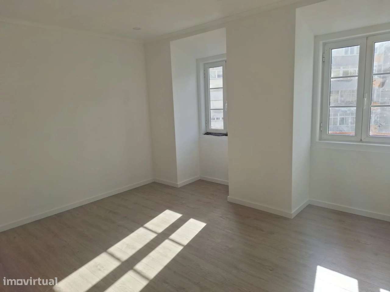 Excelente T3 remodelado - Grande imagem: 3/15