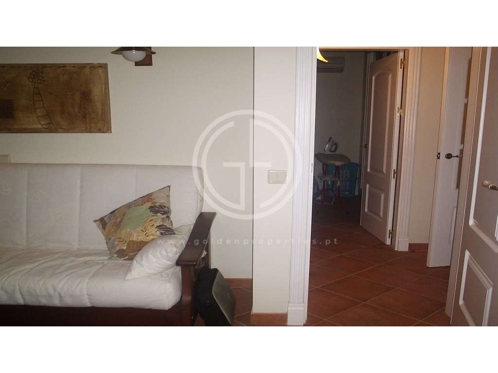 Moradia T4 com piscina localizada numa zona calma entre Loulé e Alm...-24