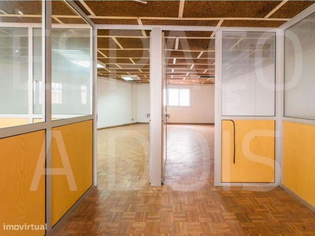 Armazém Amplo; com 2 Pisos! Boa Localização, próximo do Centro da A...-38