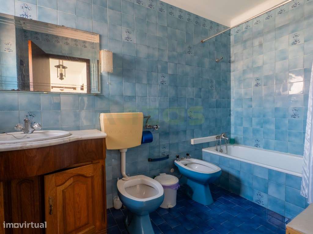 Moradia Usada T4, em banda, na Nazaré.-18